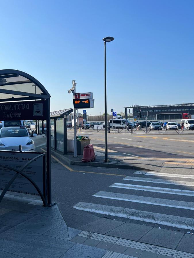 Apartamento Orio Relax 24H Airport 1 - 3 Minute From Arrival By Bus Bérgamo Exterior foto
